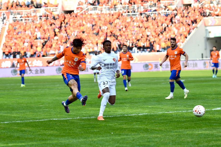 开云体育下载-中超-主场三球完胜辽宁铁人 山东泰山收获开门红
