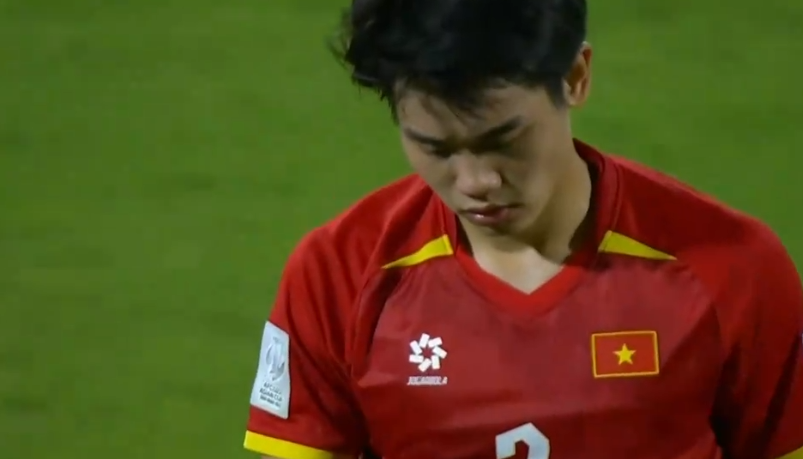 开云APP-阮庭北染红离场！飞踹对手小腿，主帅看傻眼，传射建功险送点